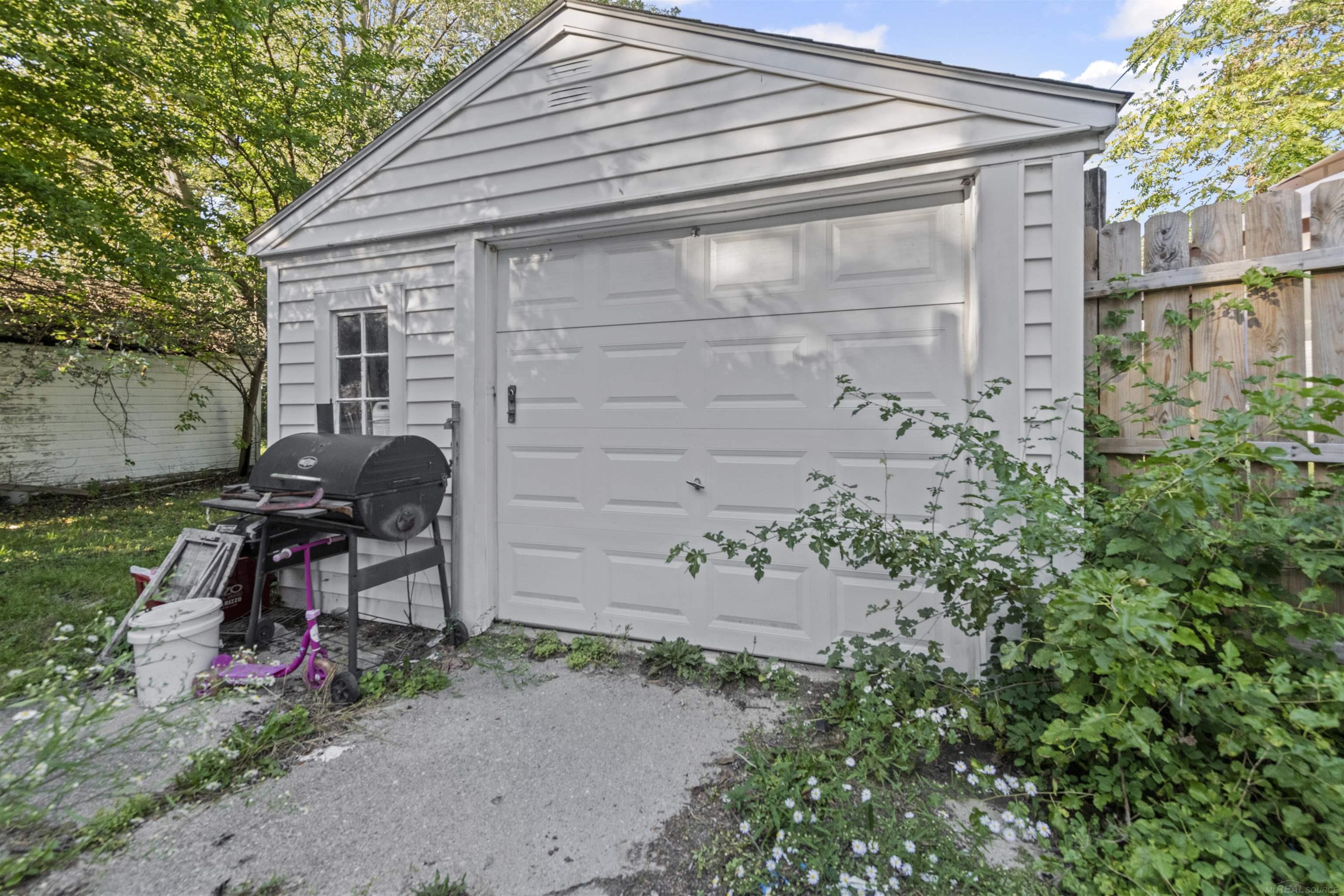 18941 Kingsville Street Harper Woods City MI 48225