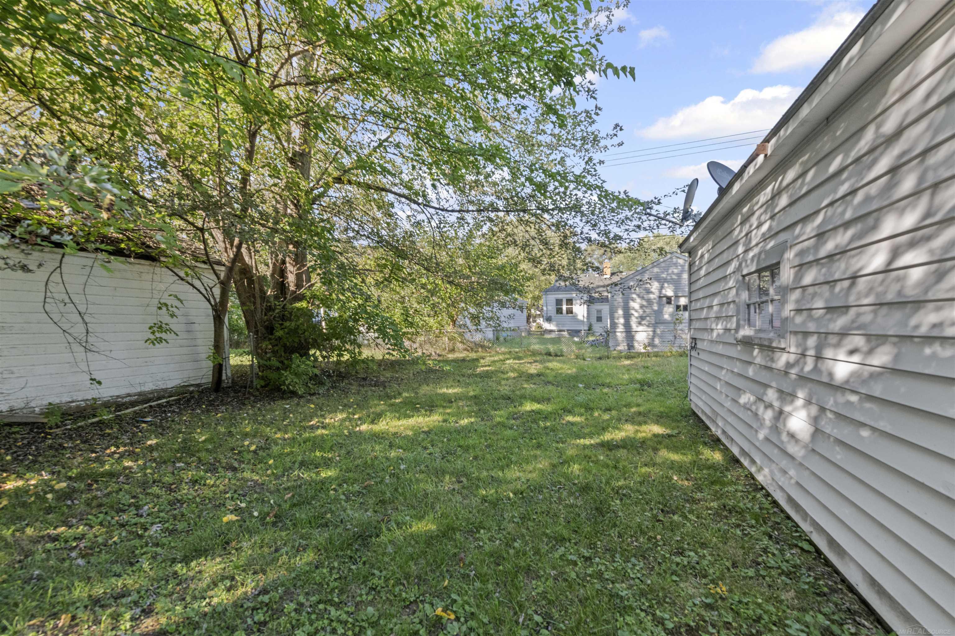 18941 Kingsville Street Harper Woods City MI 48225