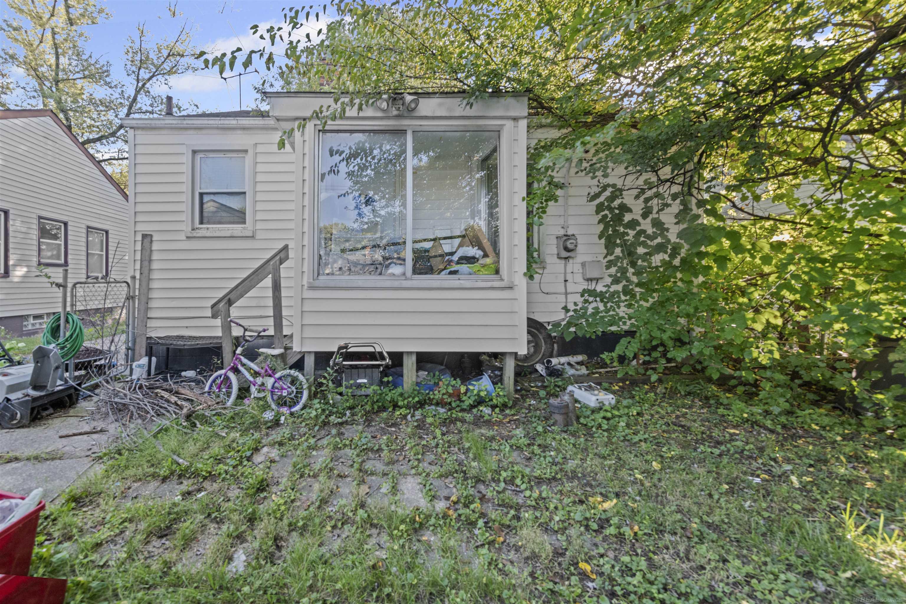18941 Kingsville Street Harper Woods City MI 48225
