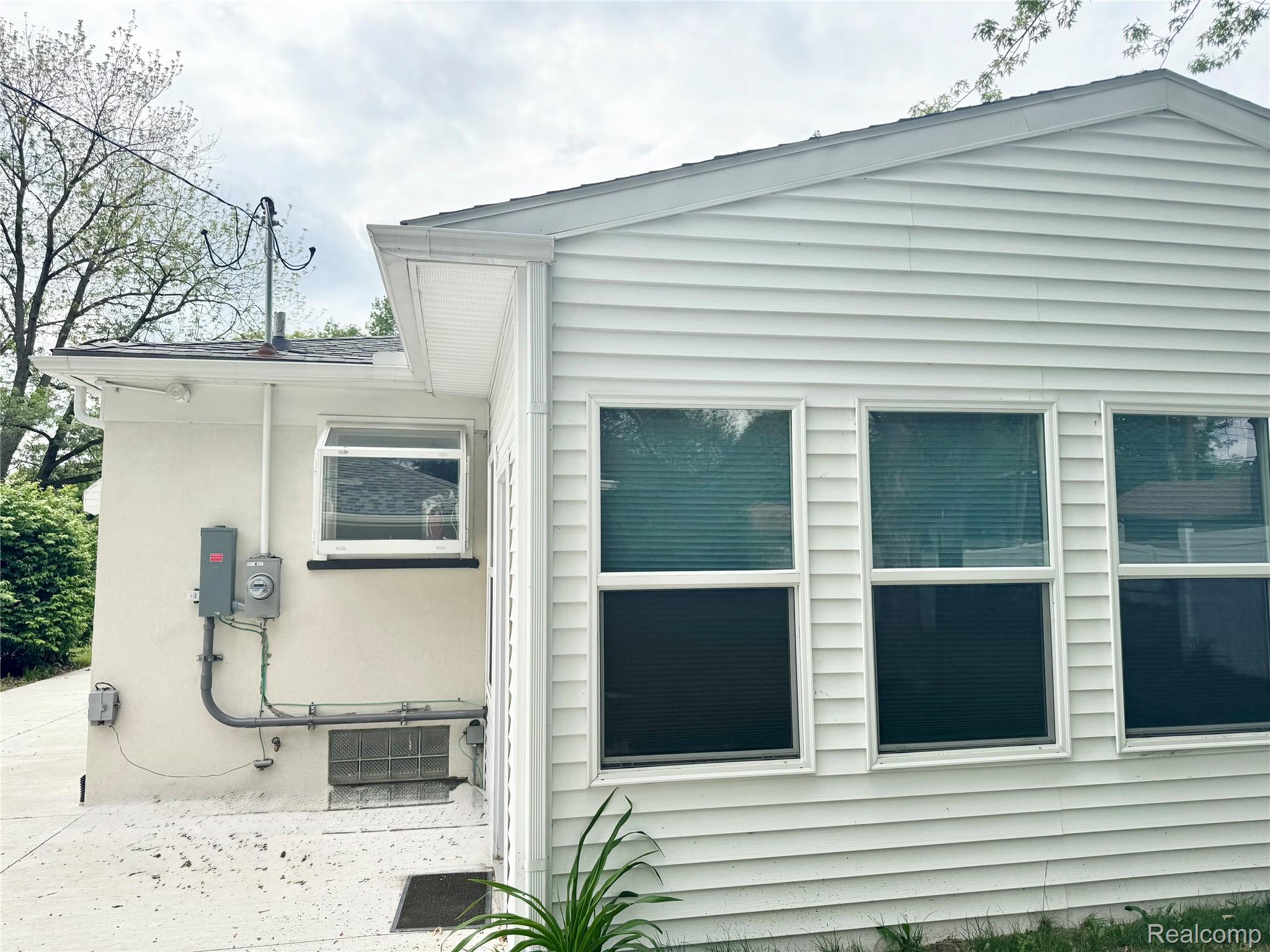 8511 Allen Road Allen Park City MI 48101