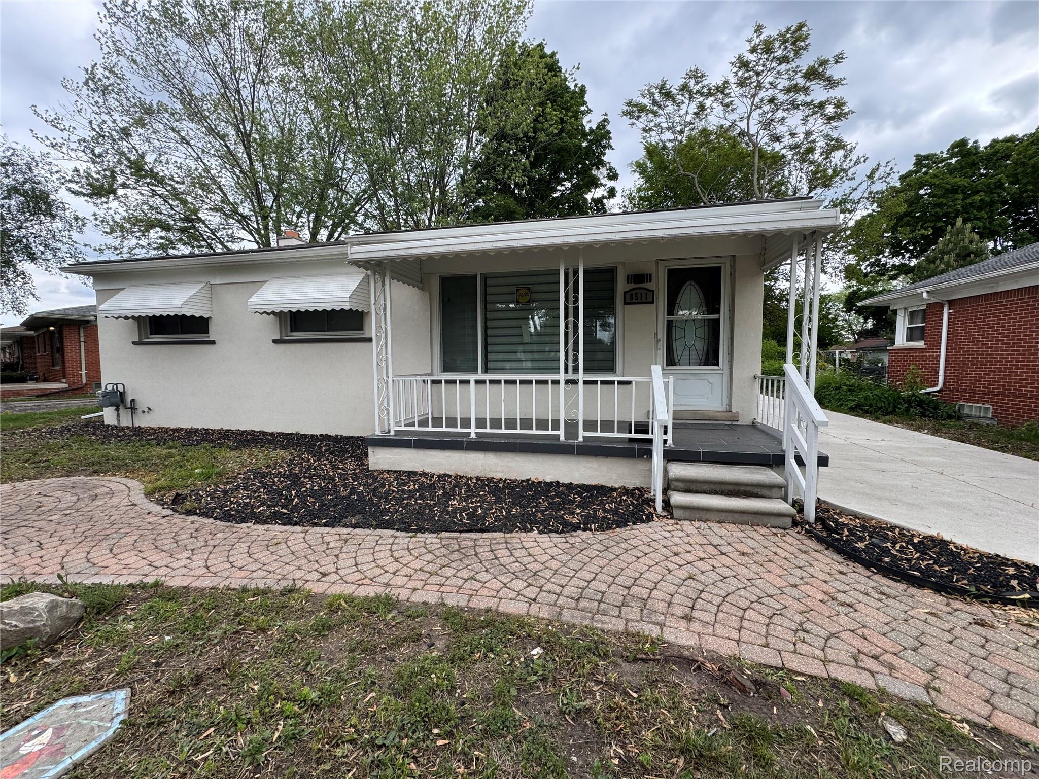 8511 Allen Road Allen Park City MI 48101