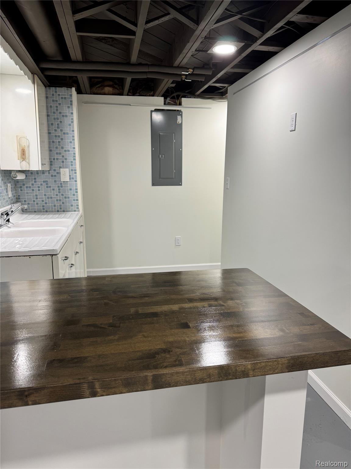 8511 Allen Road Allen Park City MI 48101