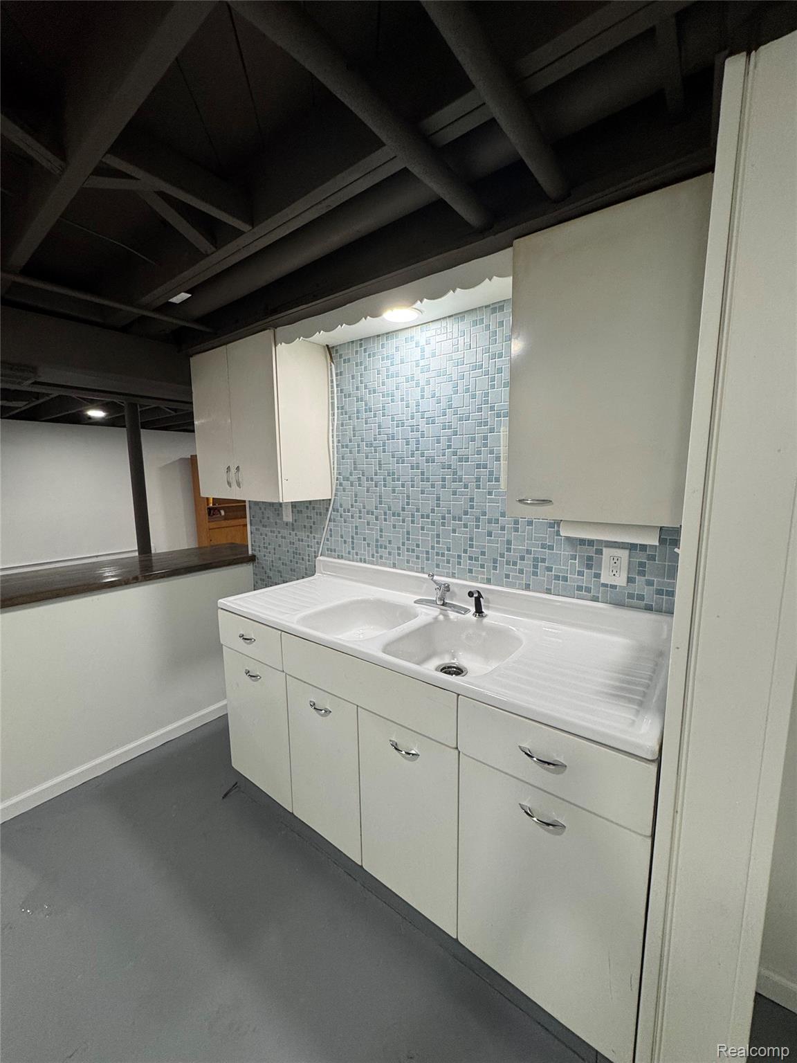 8511 Allen Road Allen Park City MI 48101