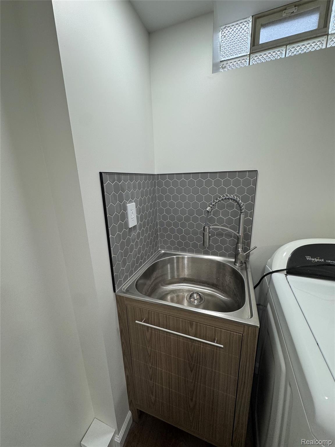 8511 Allen Road Allen Park City MI 48101