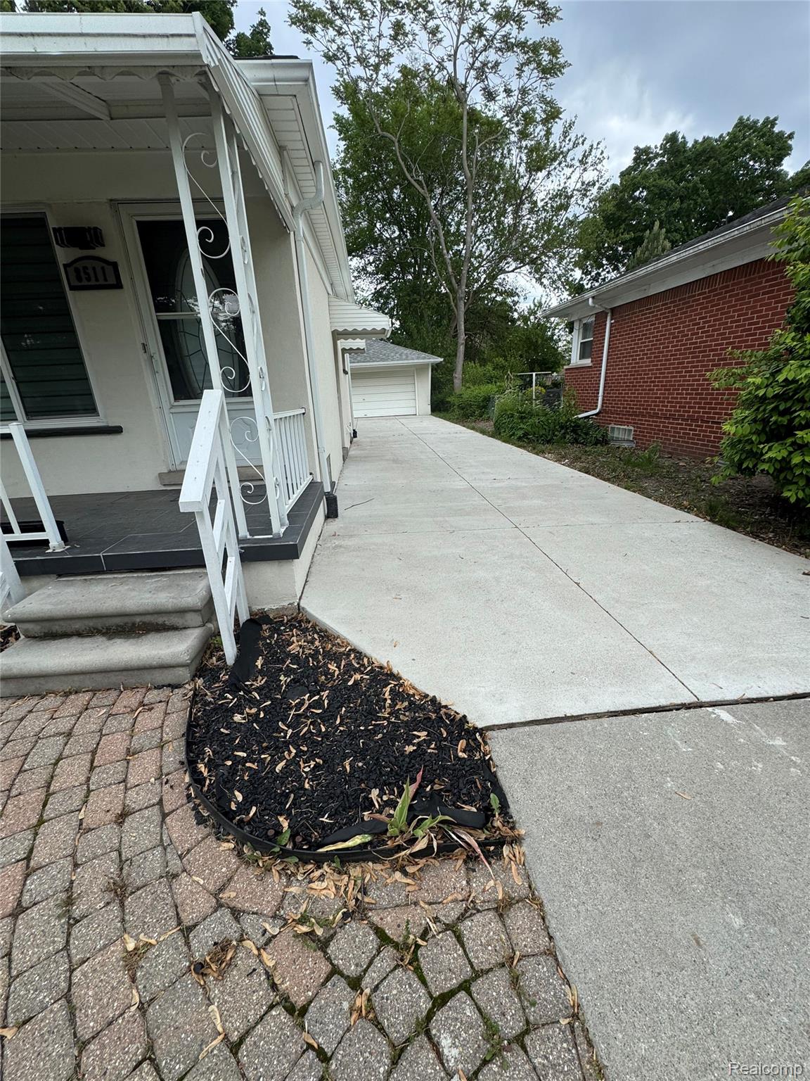 8511 Allen Road Allen Park City MI 48101