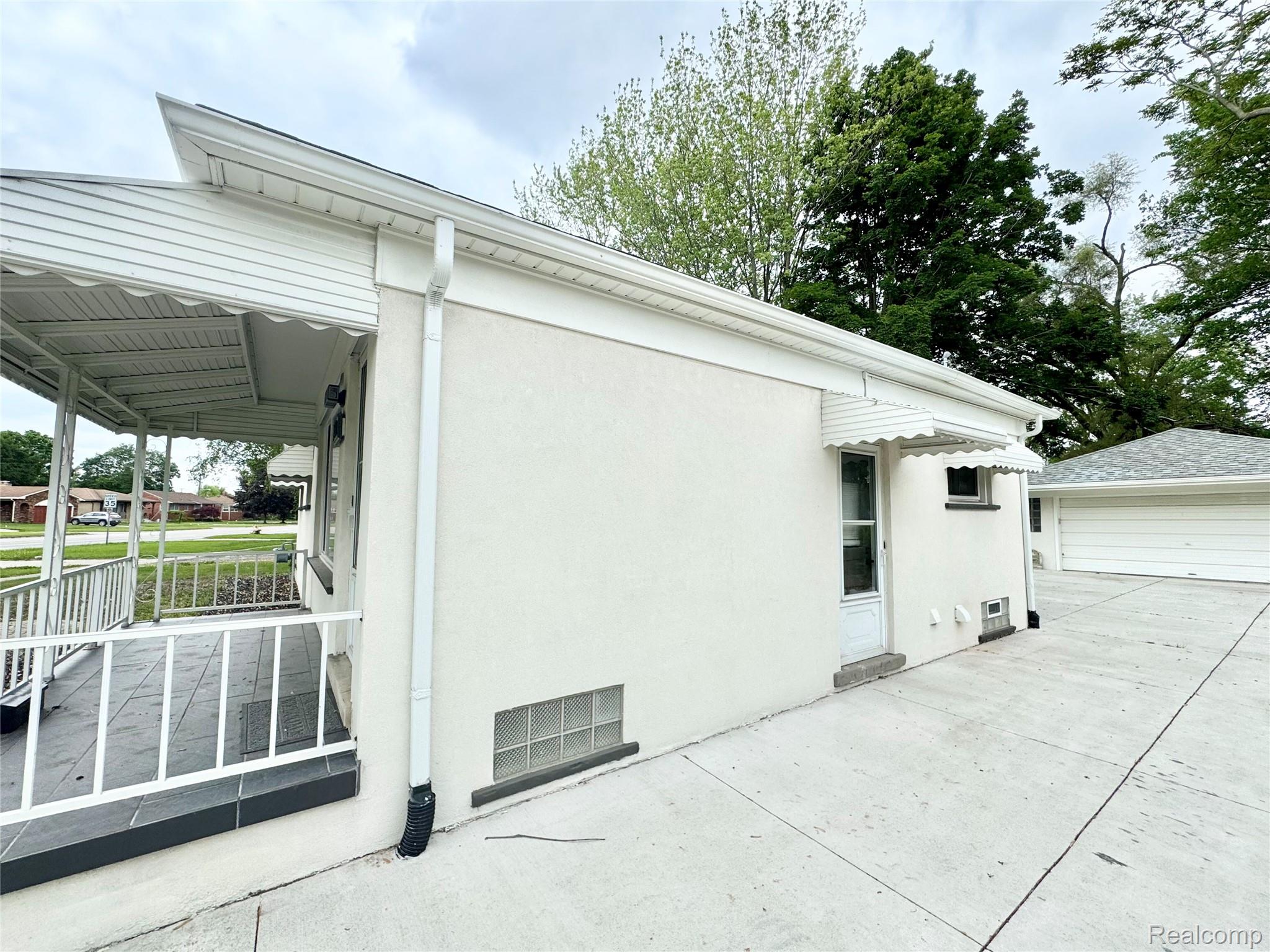 8511 Allen Road Allen Park City MI 48101