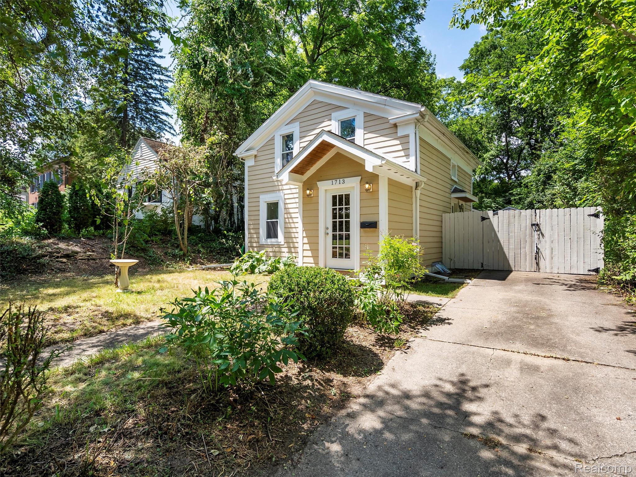 1713 Pontiac Trail Ann Arbor City MI 48105