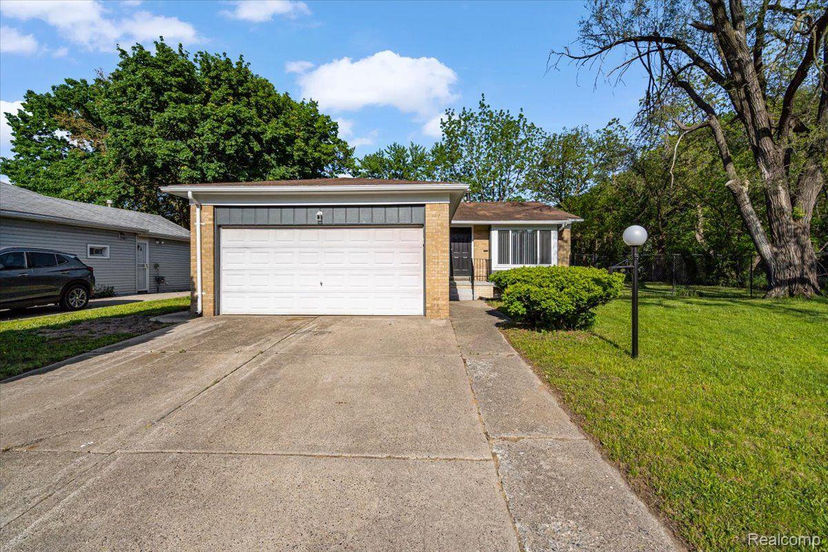 21078 Mitchelldale Avenue Royal Oak Charter Township MI 48220