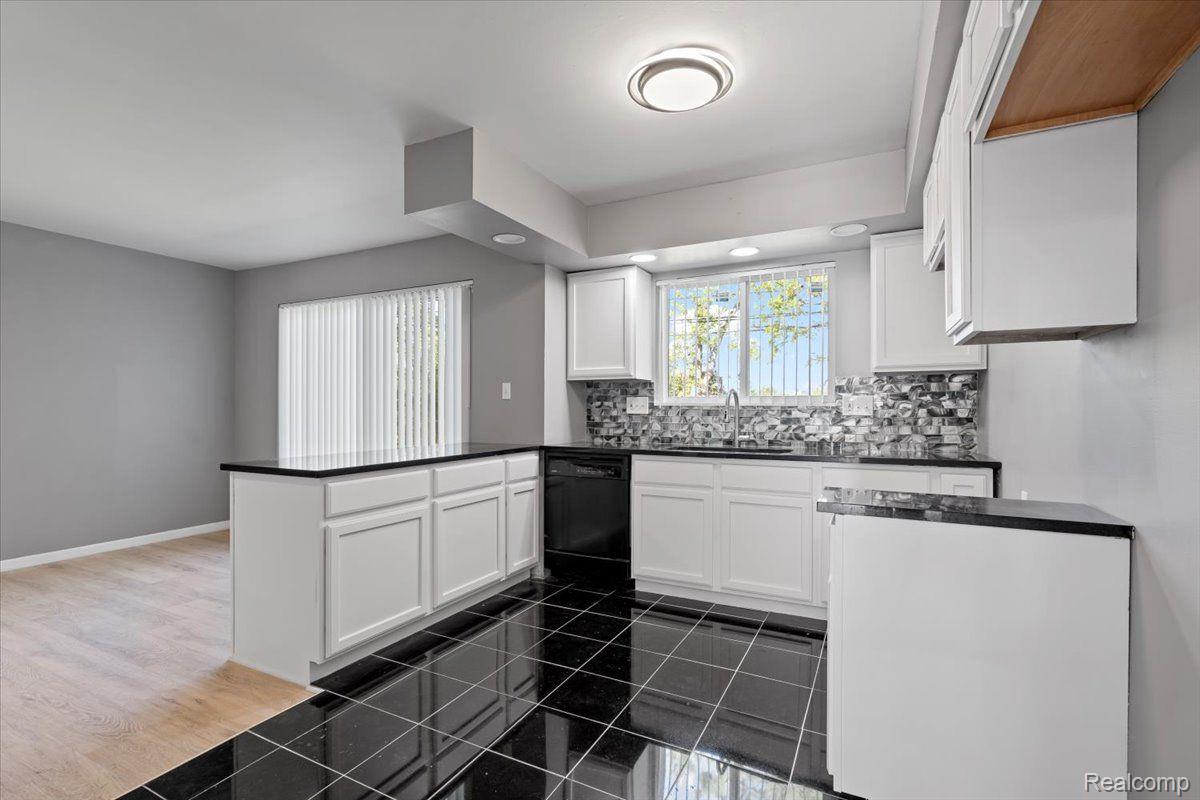 21078 Mitchelldale Avenue Royal Oak Charter Township MI 48220