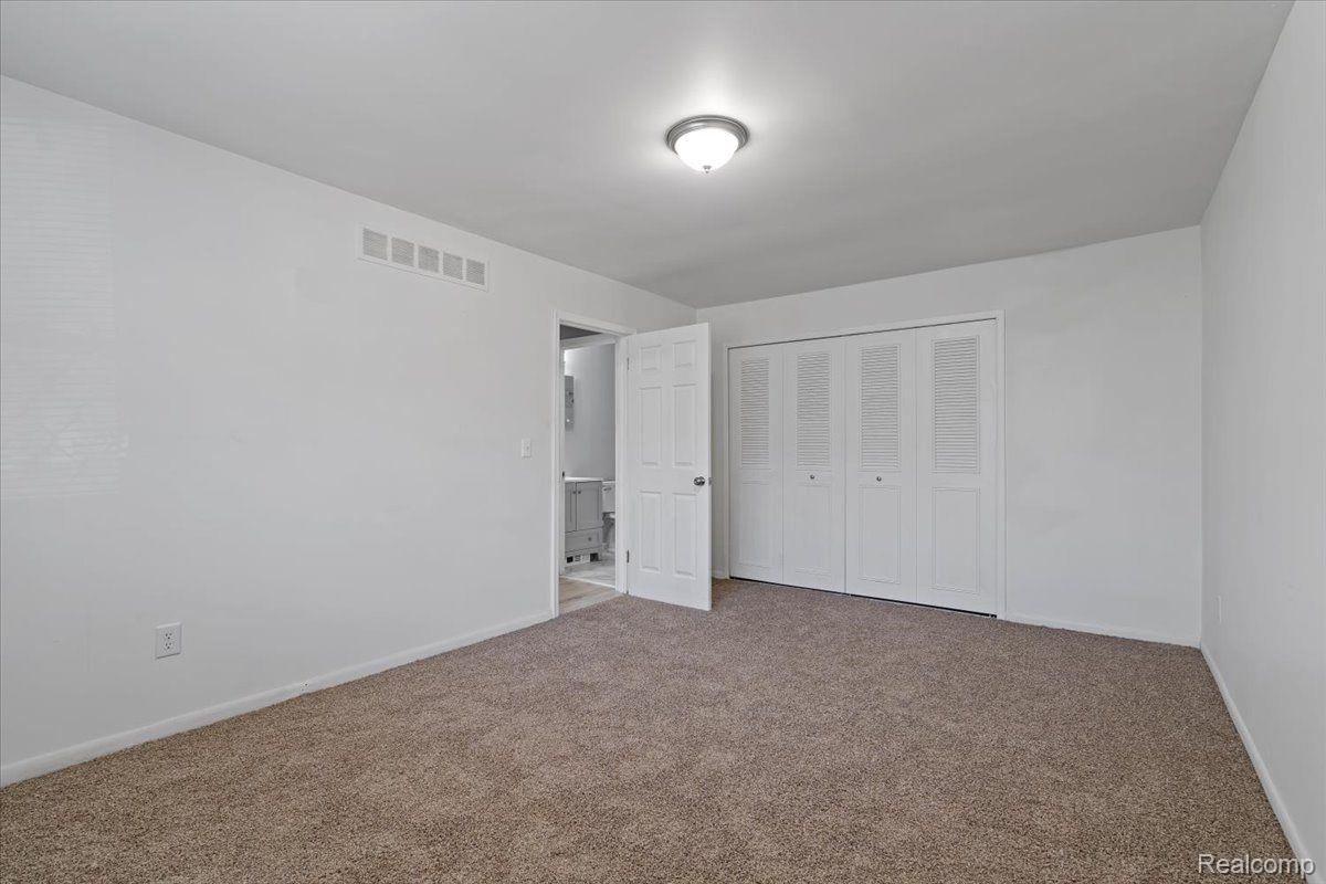 21078 Mitchelldale Avenue Royal Oak Charter Township MI 48220