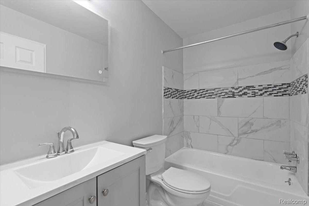 21078 Mitchelldale Avenue Royal Oak Charter Township MI 48220