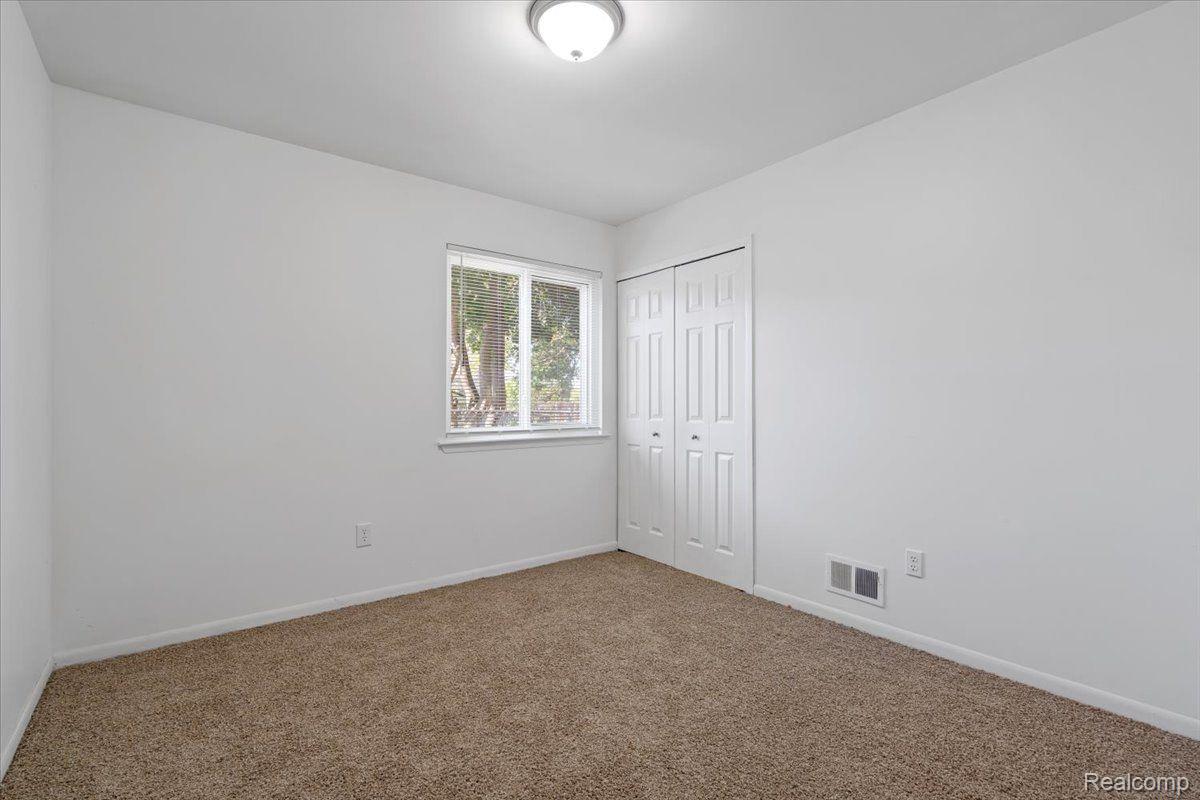 21078 Mitchelldale Avenue Royal Oak Charter Township MI 48220