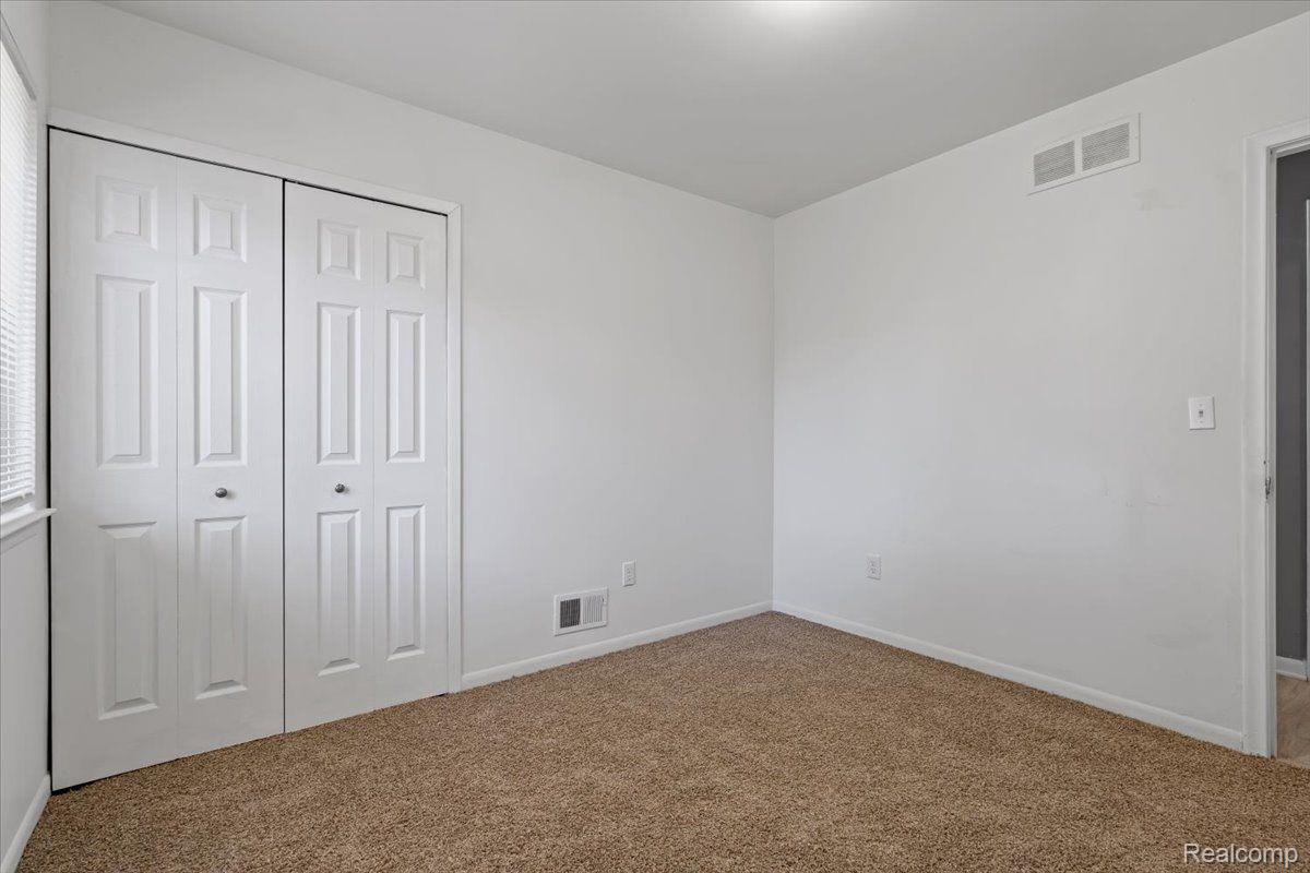 21078 Mitchelldale Avenue Royal Oak Charter Township MI 48220