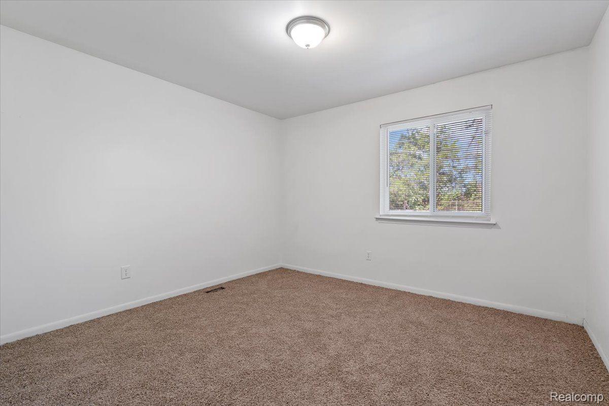 21078 Mitchelldale Avenue Royal Oak Charter Township MI 48220