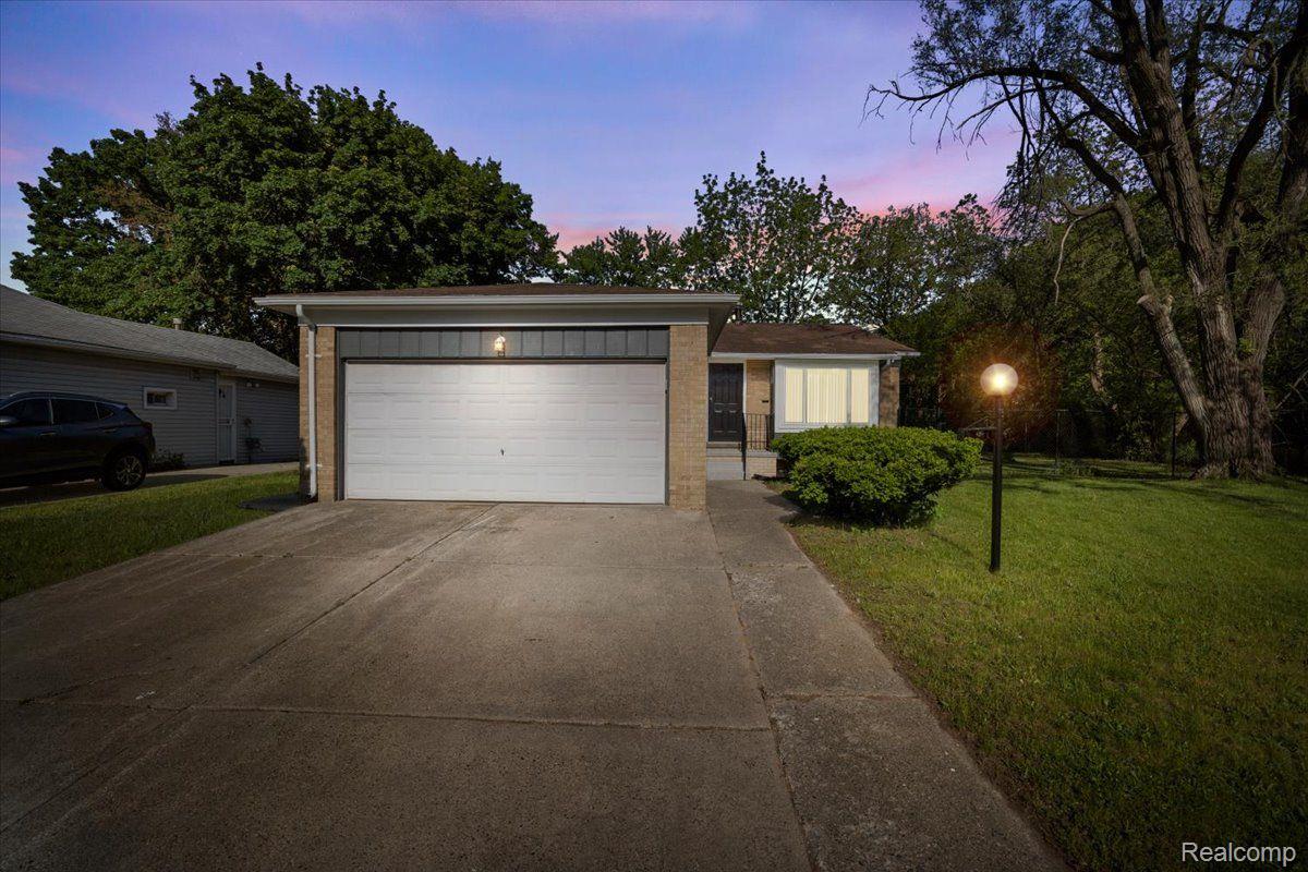 21078 Mitchelldale Avenue Royal Oak Charter Township MI 48220
