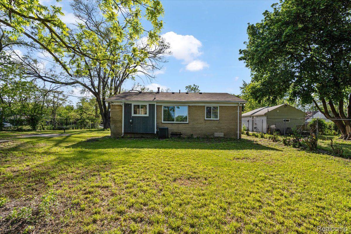 21078 Mitchelldale Avenue Royal Oak Charter Township MI 48220
