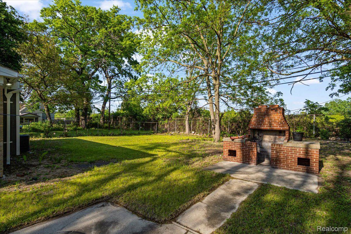 21078 Mitchelldale Avenue Royal Oak Charter Township MI 48220