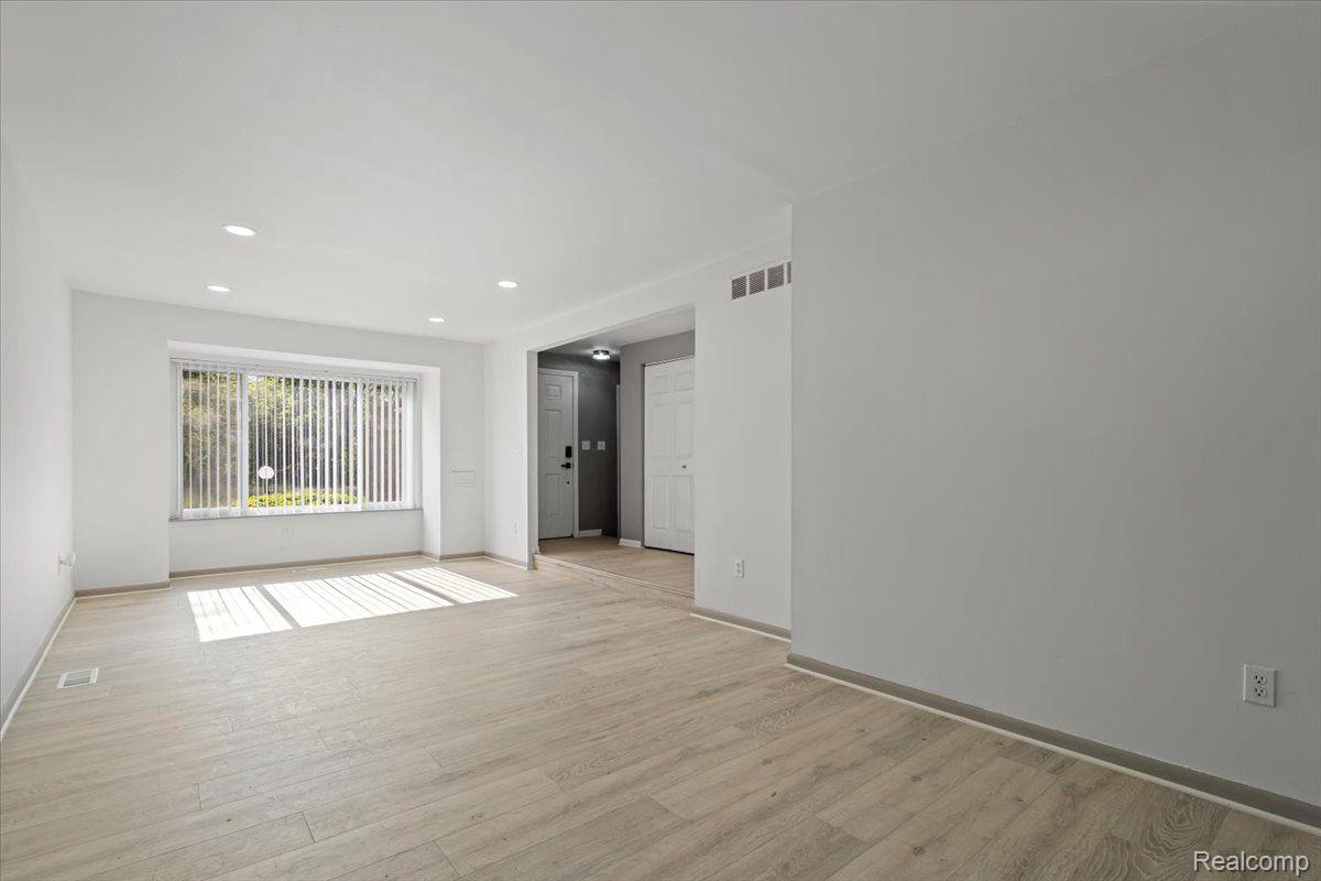 21078 Mitchelldale Avenue Royal Oak Charter Township MI 48220