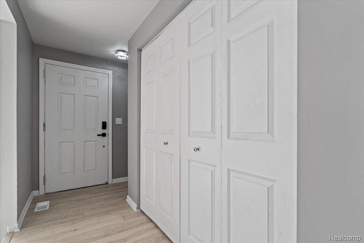 21078 Mitchelldale Avenue Royal Oak Charter Township MI 48220