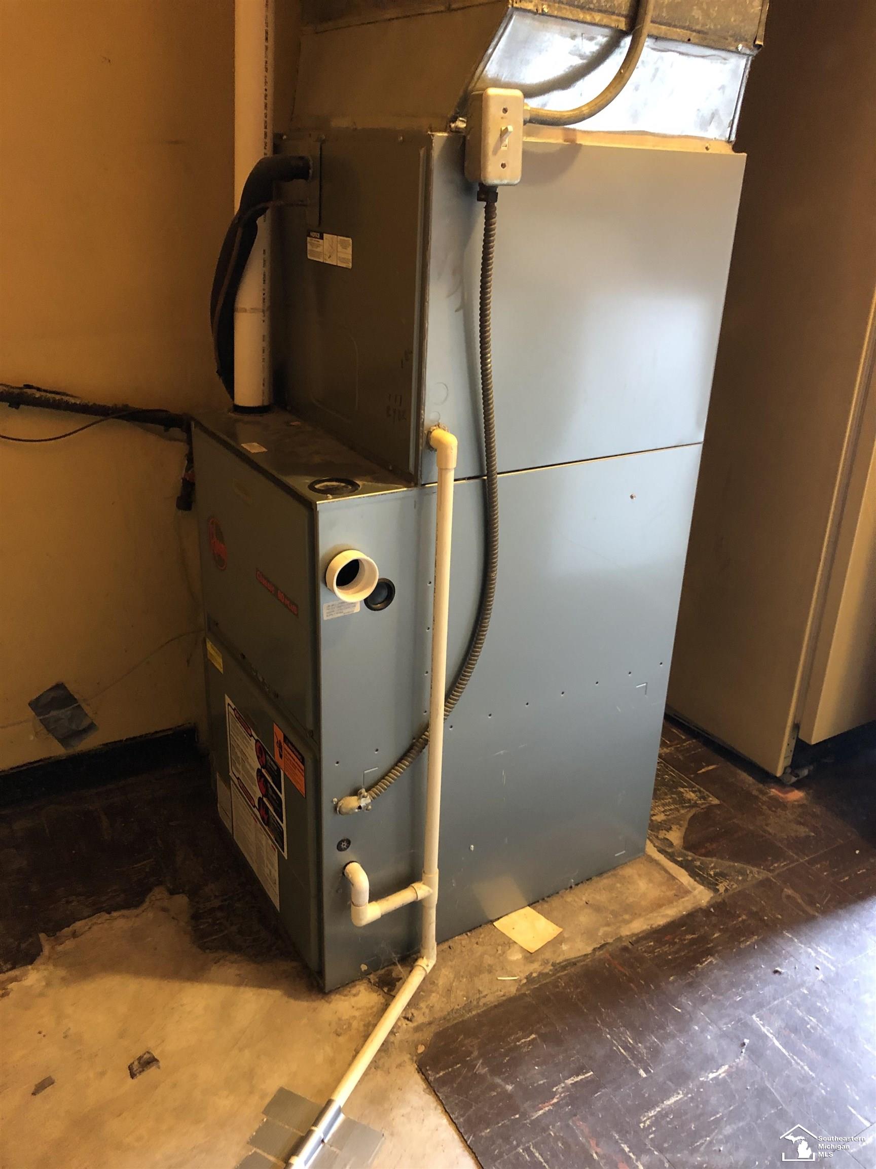 15163 University Street Allen Park City MI 48101