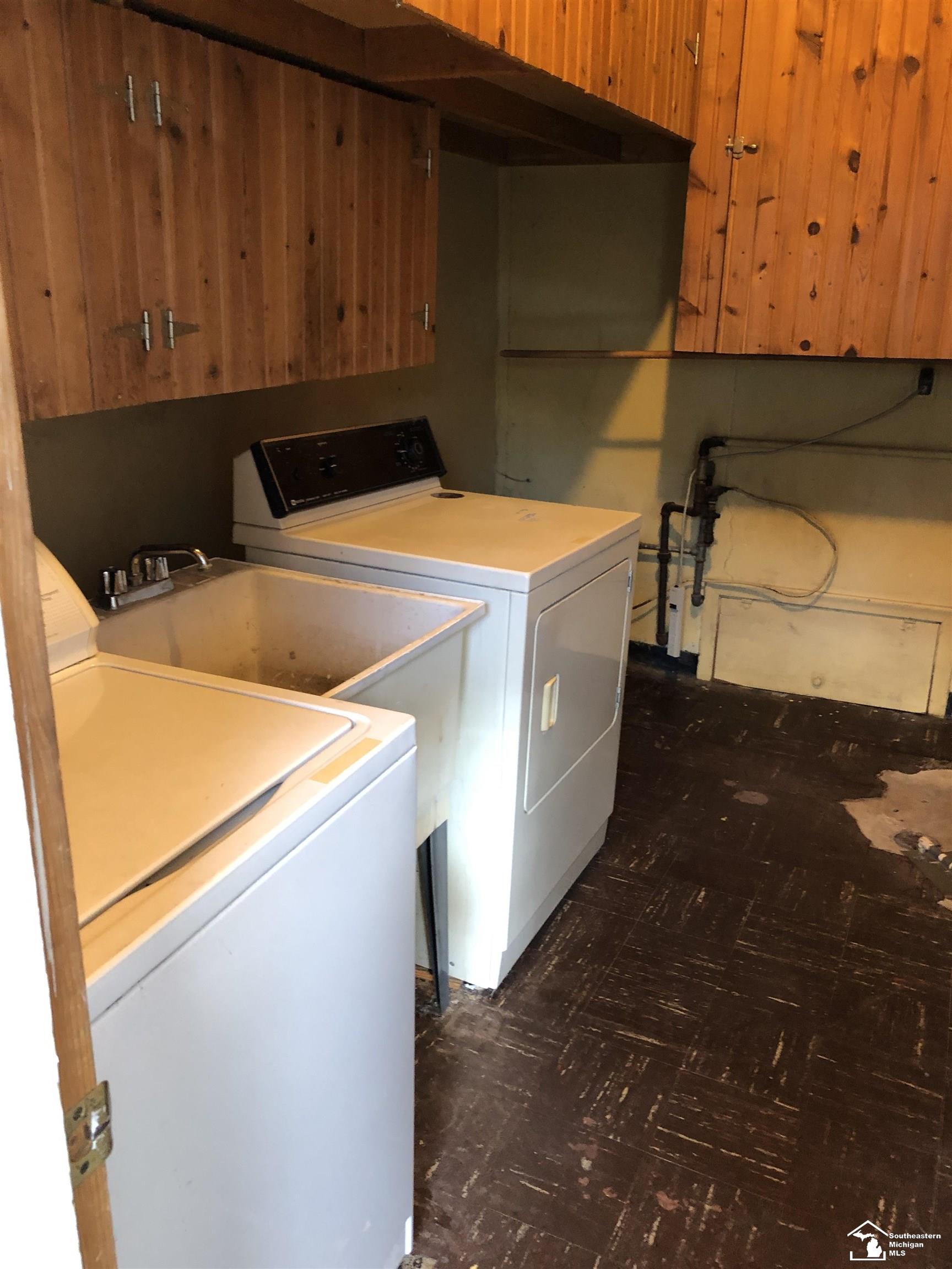 15163 University Street Allen Park City MI 48101