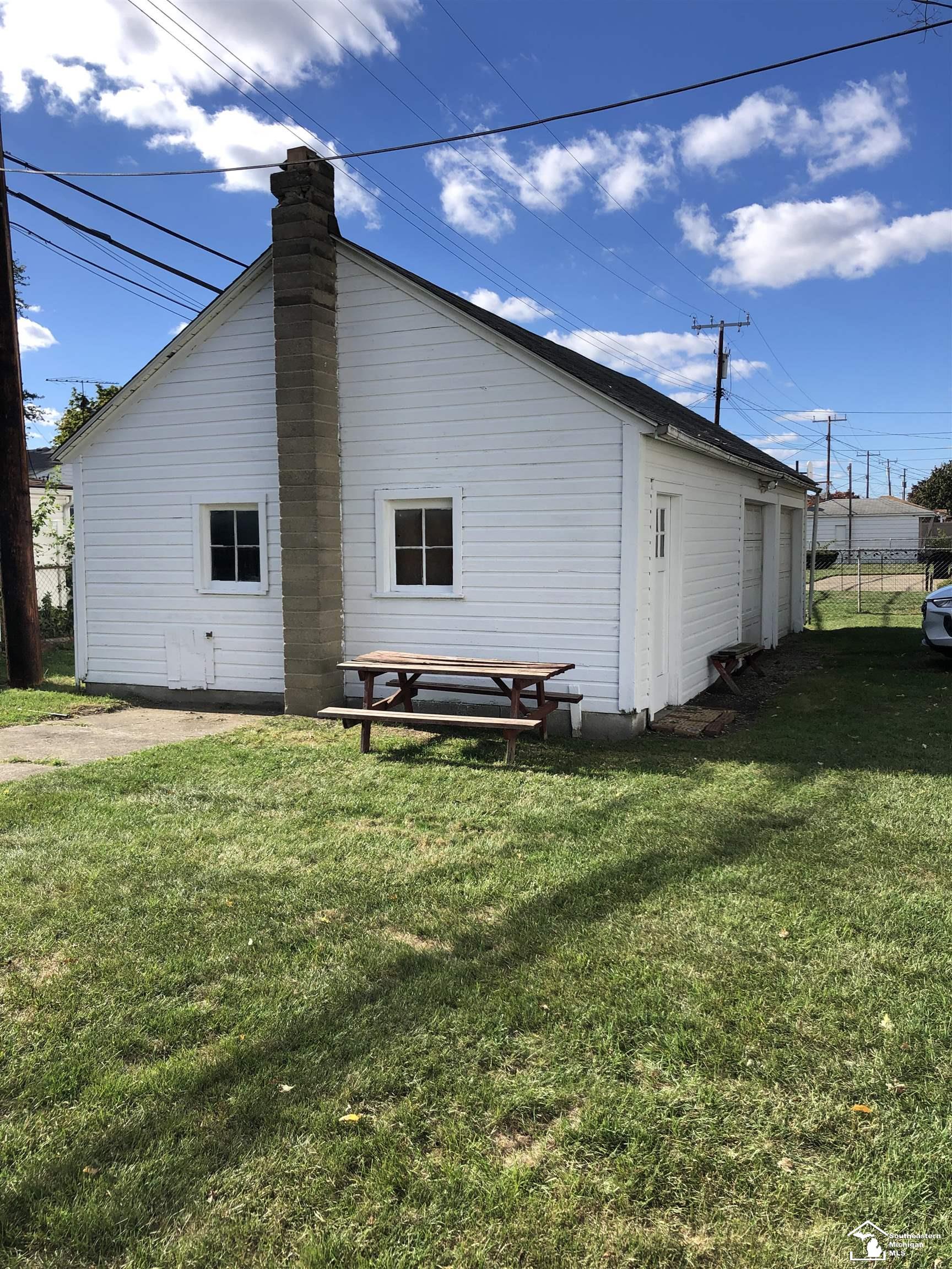 15163 University Street Allen Park City MI 48101