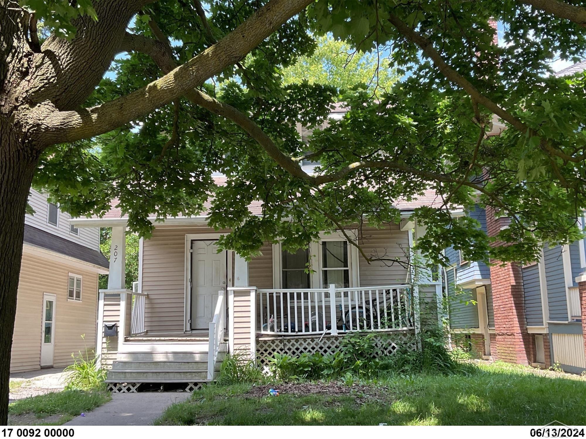 207 S Bond Street Saginaw City MI 48602