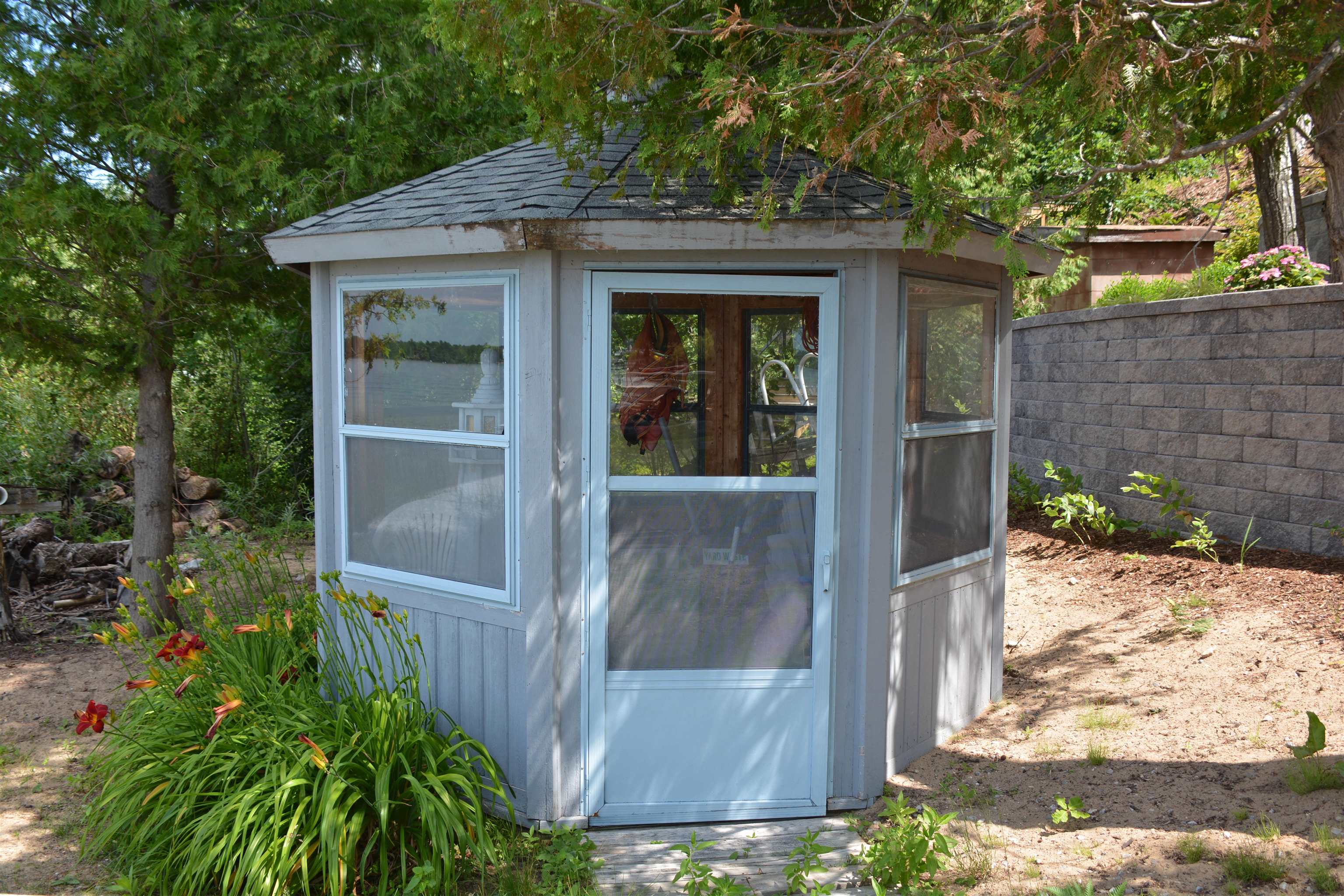 5568 Lakeview Drive Green Lake Township MI 49643
