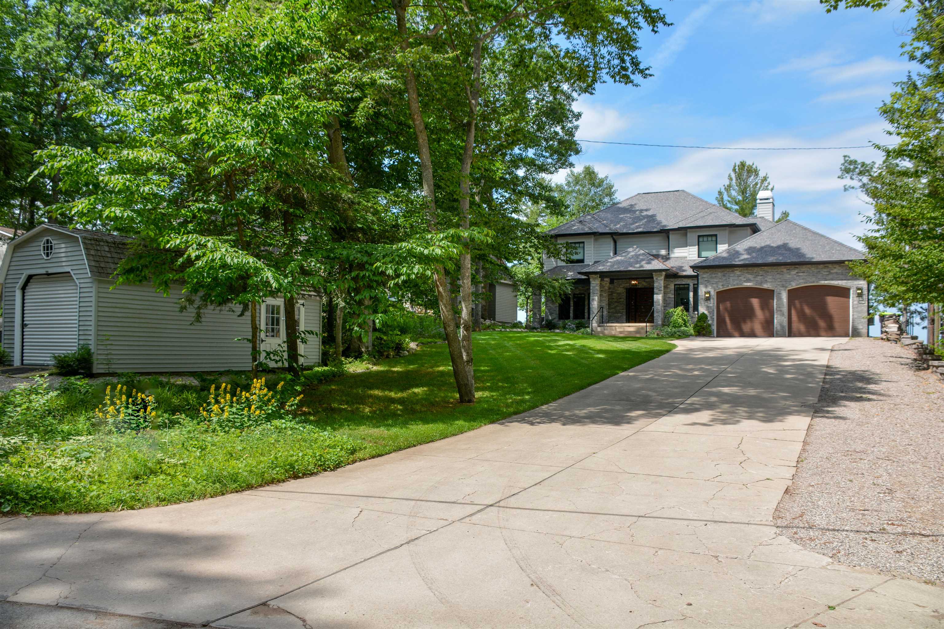 5568 Lakeview Drive Green Lake Township MI 49643