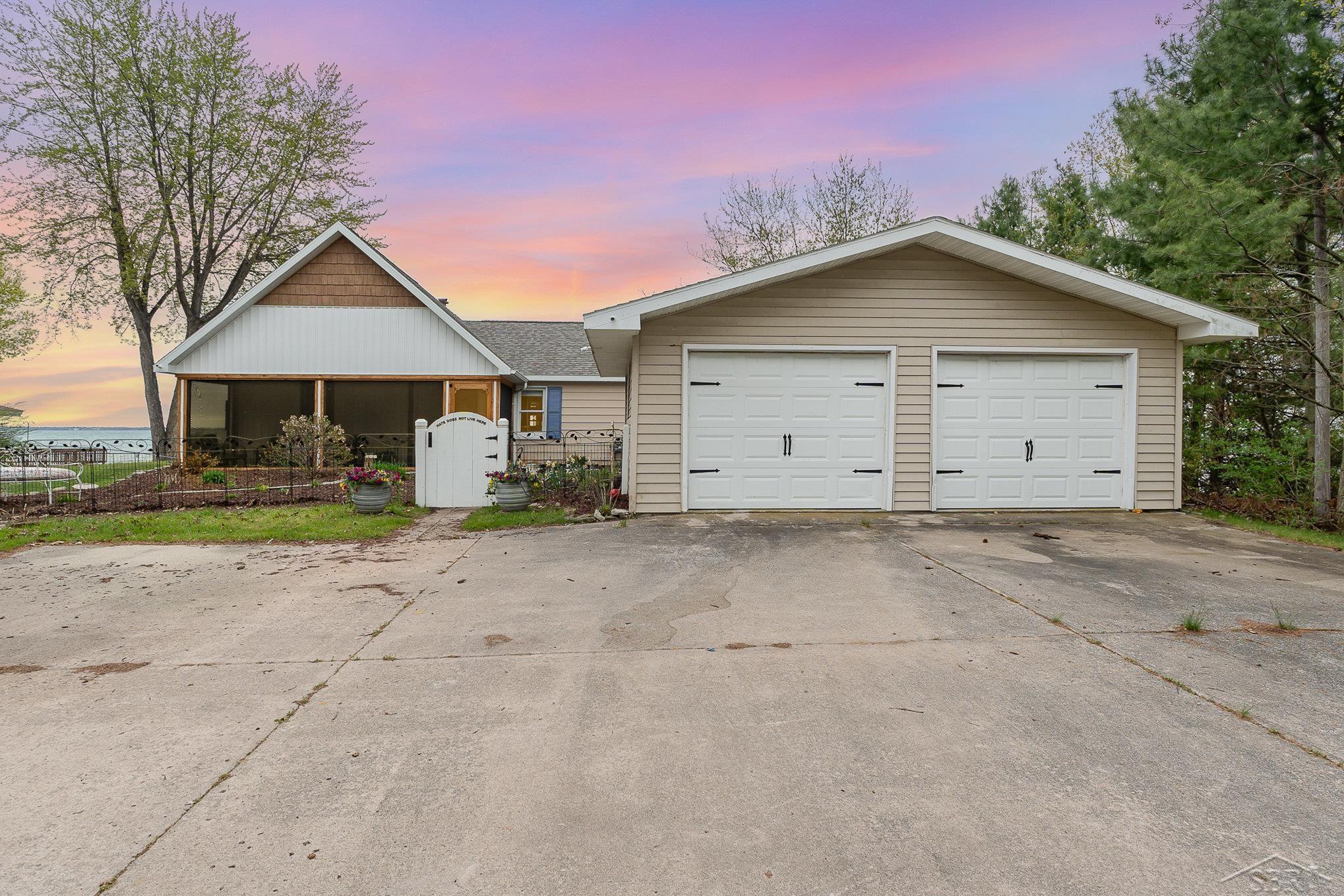 1185 S Bay Drive Alabaster Township MI 48763