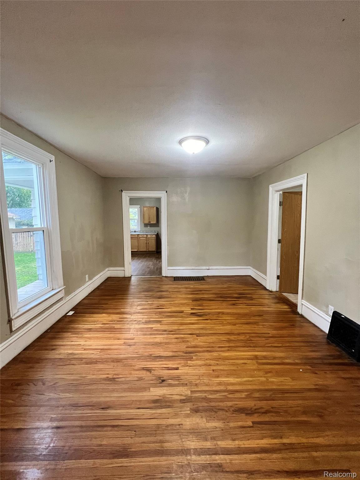 1720 N Oakley Street Saginaw City MI 48602