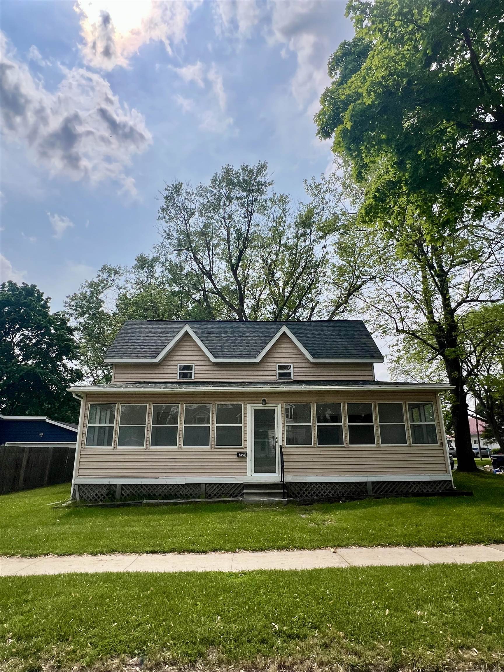 823 Pine Avenue Alma City MI 48801