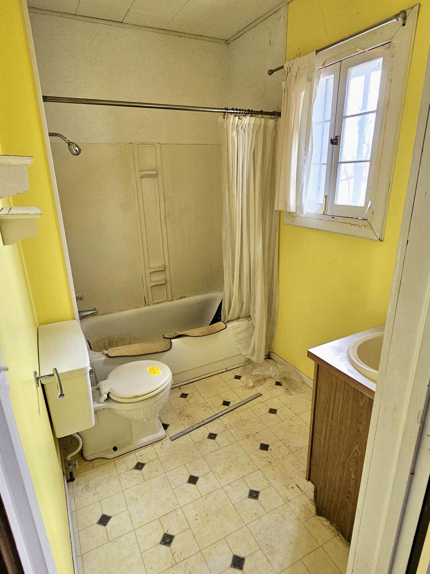 106 W State Street Mendon Village MI 49072
