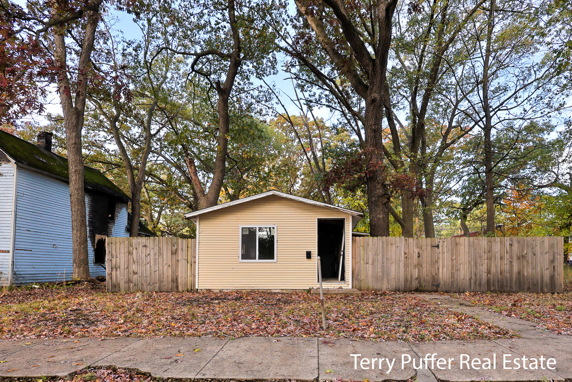 2521 Sanford Street Muskegon Heights City MI 49444