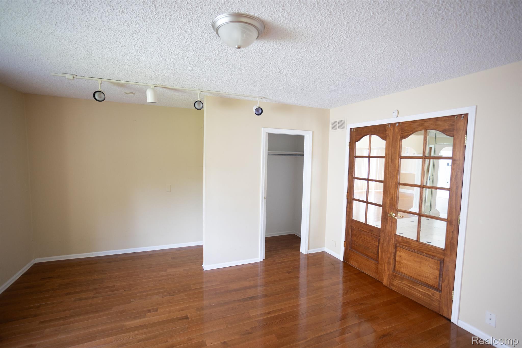 5881 Naneva West Bloomfield Charter Township MI 48322