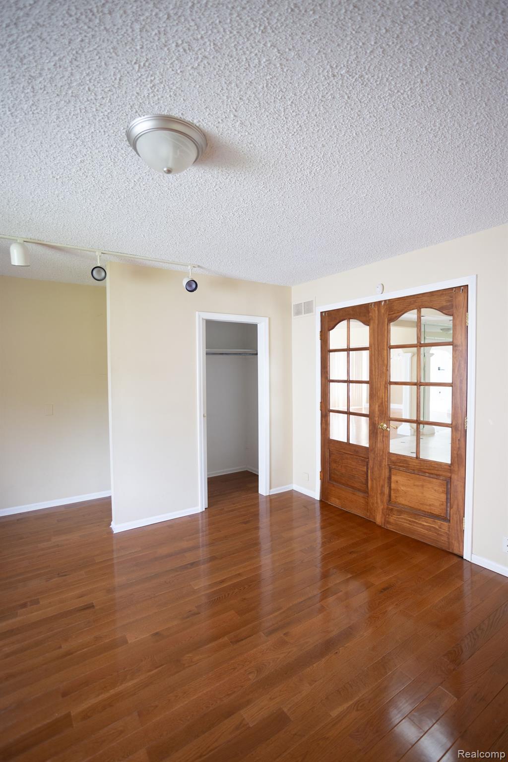 5881 Naneva West Bloomfield Charter Township MI 48322