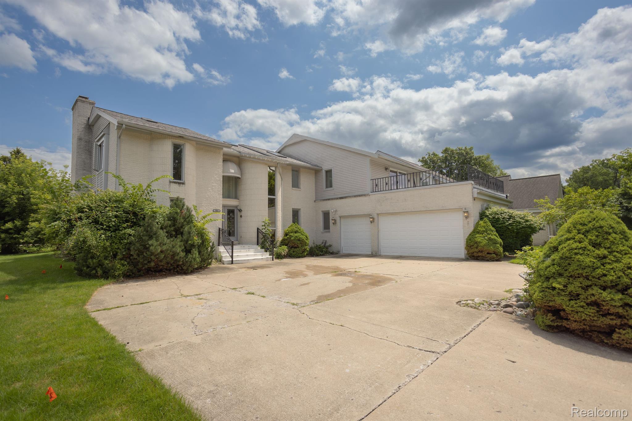 5881 Naneva West Bloomfield Charter Township MI 48322