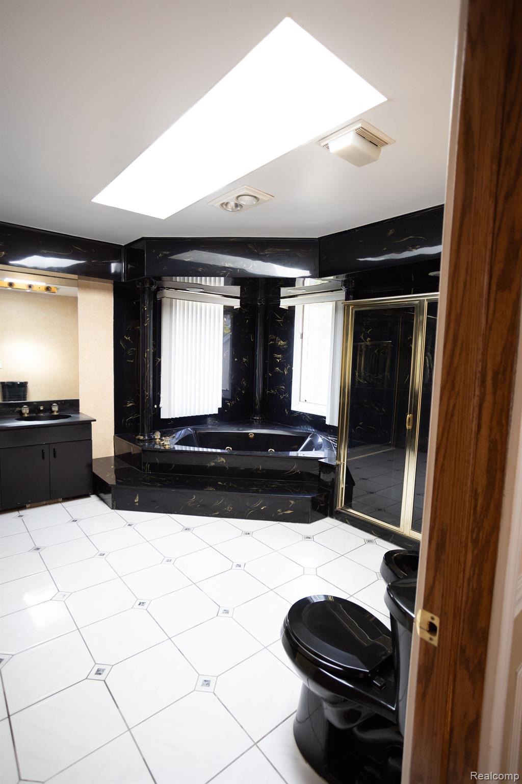5881 Naneva West Bloomfield Charter Township MI 48322