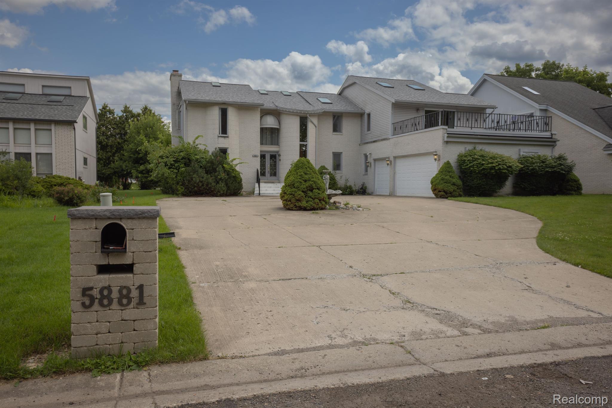 5881 Naneva West Bloomfield Charter Township MI 48322