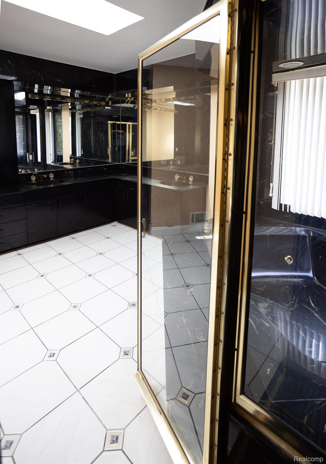 5881 Naneva West Bloomfield Charter Township MI 48322