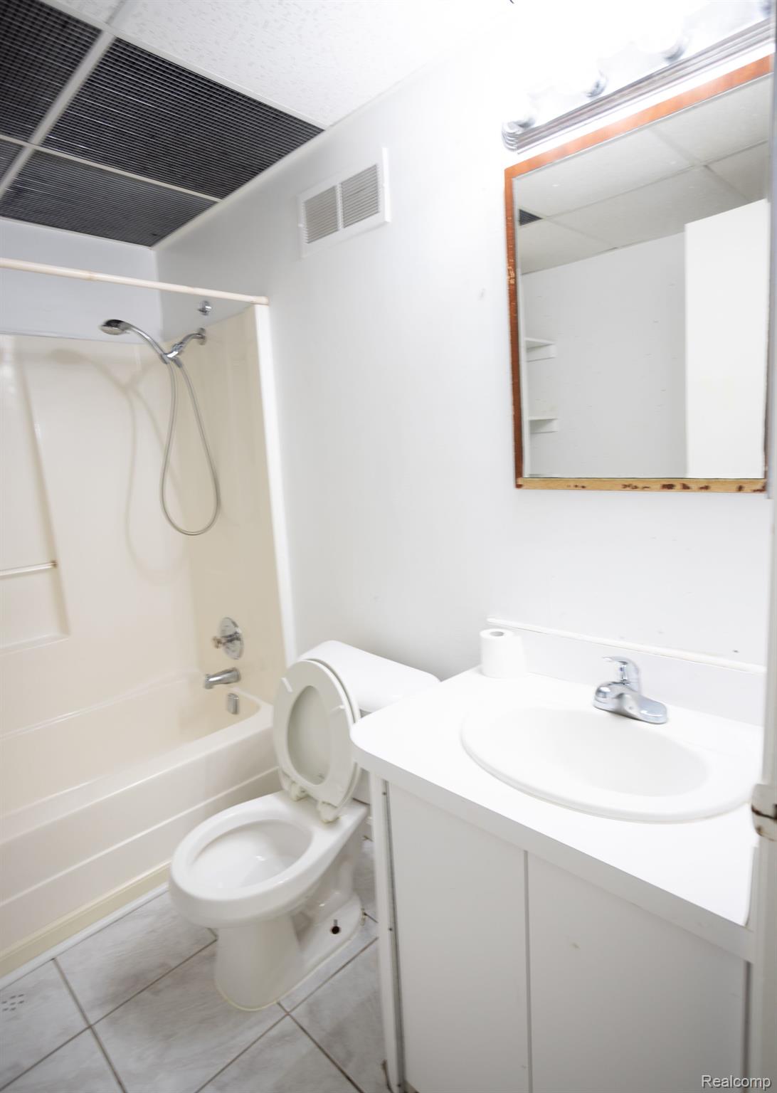 5881 Naneva West Bloomfield Charter Township MI 48322