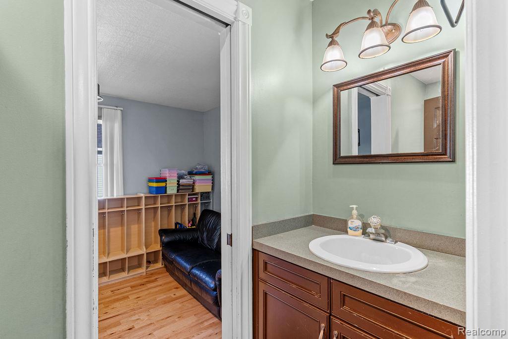 1476 County Farm Road Howell City MI 48843