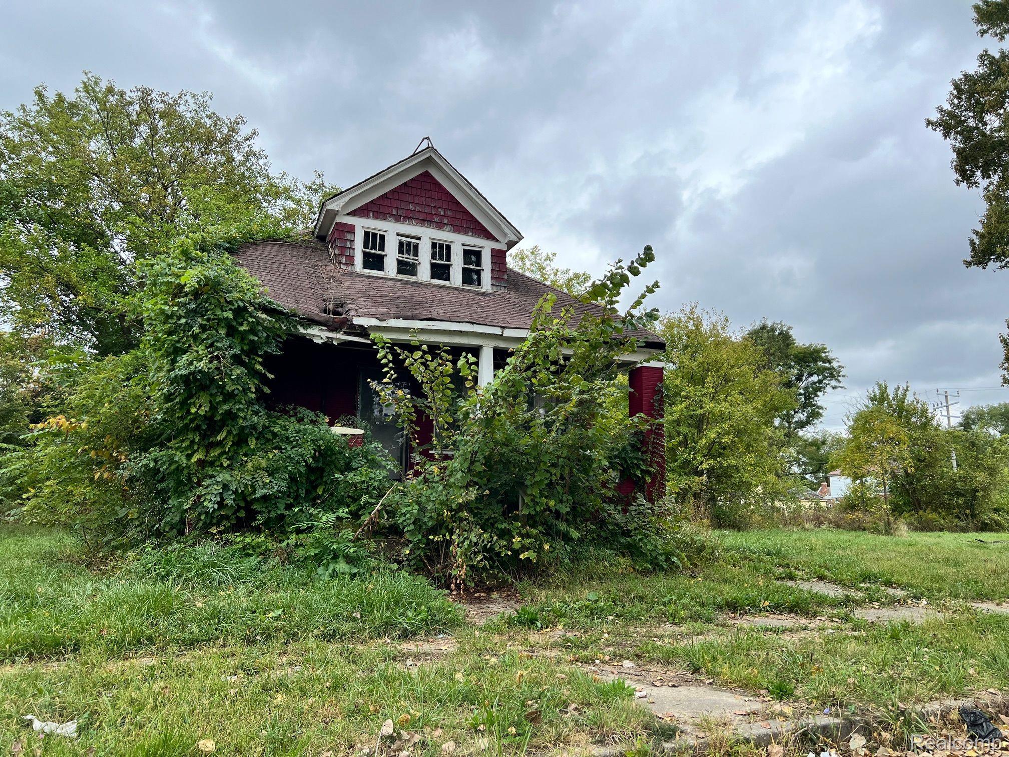 13832 Pinewood Street Detroit City MI 48205