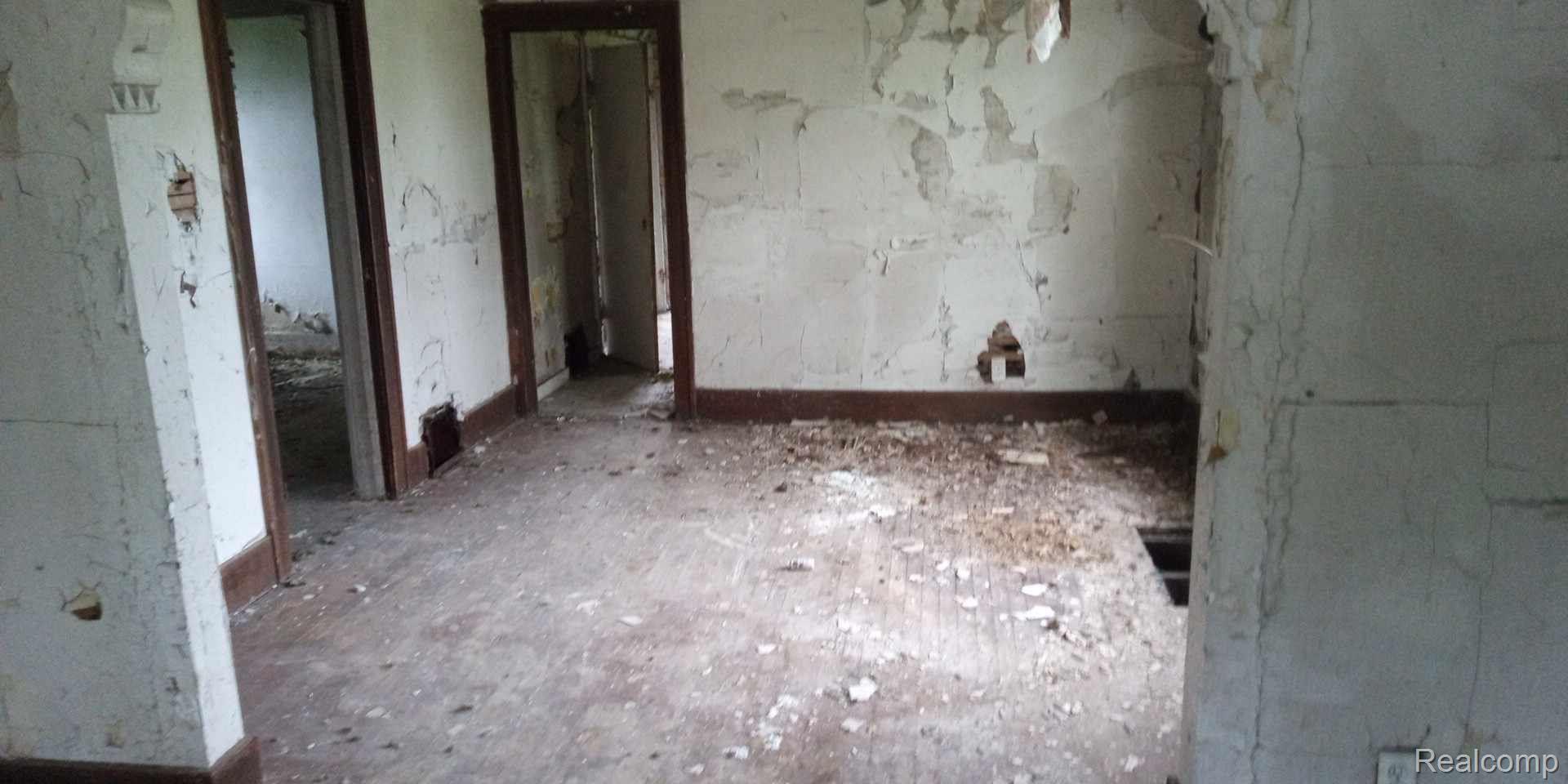 13832 Pinewood Street Detroit City MI 48205