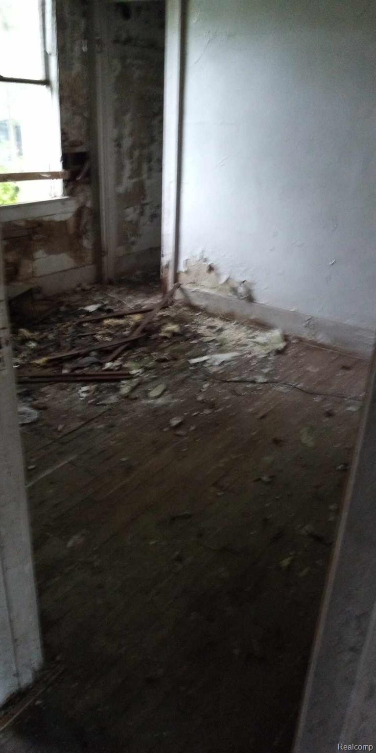 13832 Pinewood Street Detroit City MI 48205
