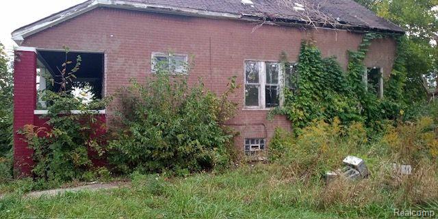 13832 Pinewood Street Detroit City MI 48205
