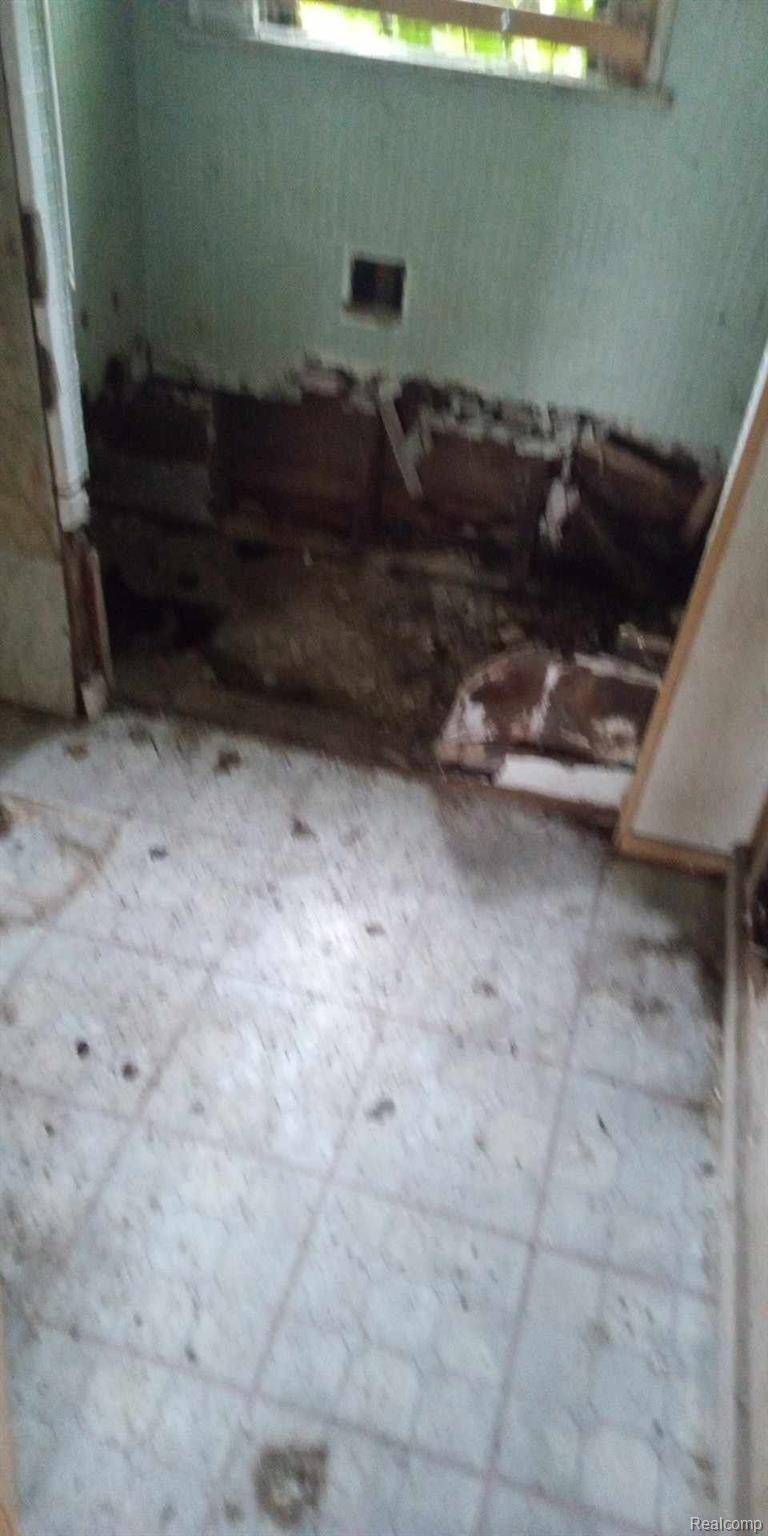 13832 Pinewood Street Detroit City MI 48205