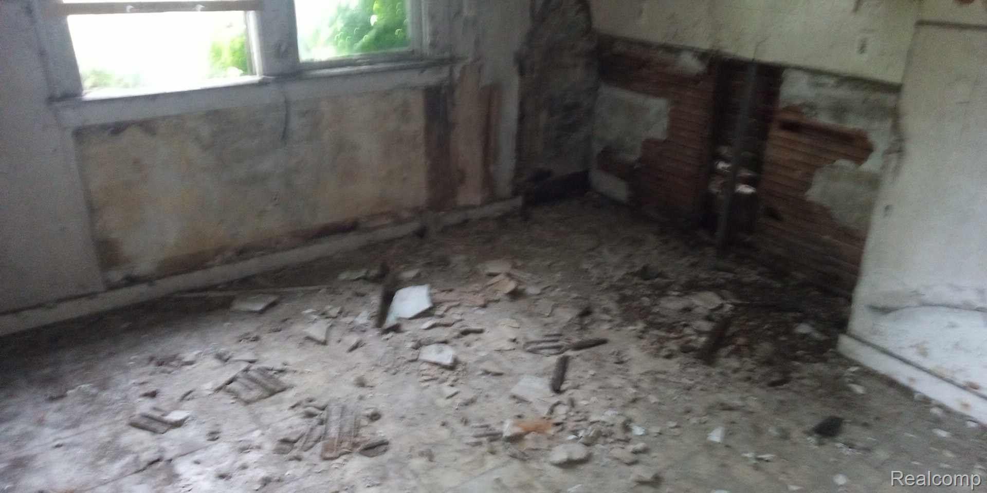 13832 Pinewood Street Detroit City MI 48205