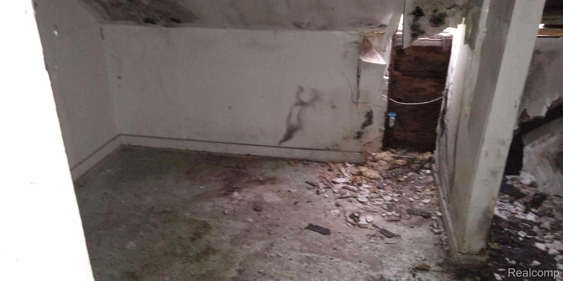 13832 Pinewood Street Detroit City MI 48205