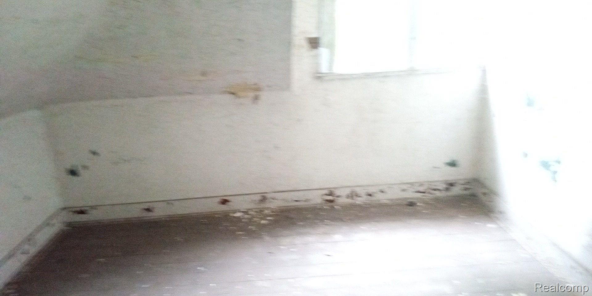 13832 Pinewood Street Detroit City MI 48205